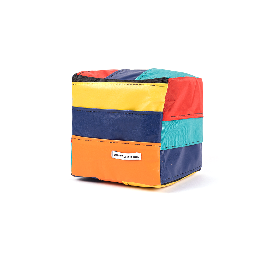 Cube - Feeding Toy